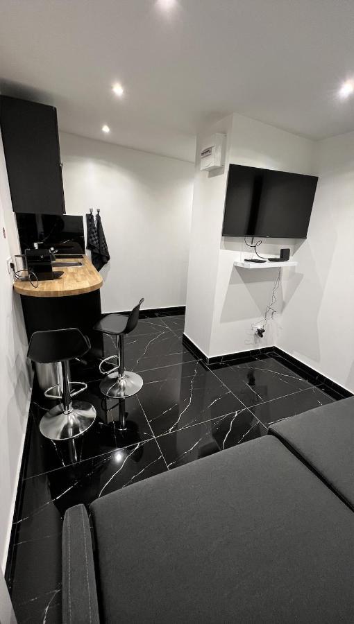 Bella Vita - Studio Tout Equipe - Tv Netflix - Centre Ville 100M- Gare 50M - Basilique 200M ลีซีเยอ ภายนอก รูปภาพ